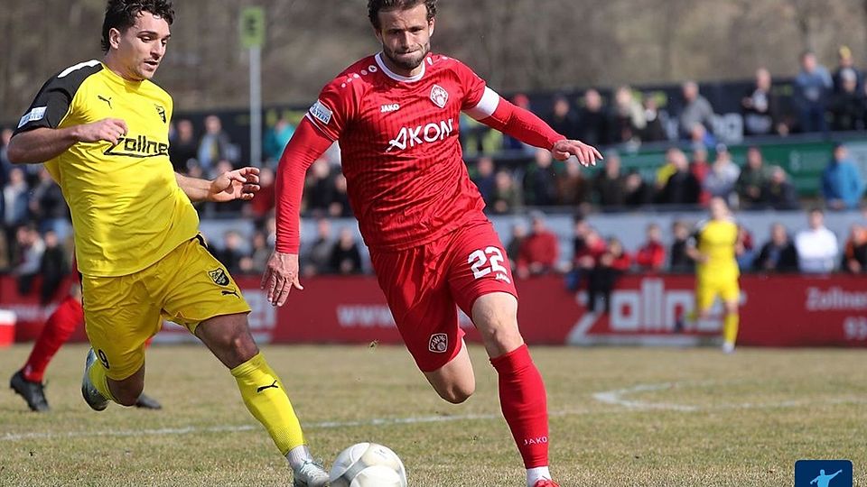 Daniel Hägele (in rot) wird den Würzburger Kickers weiterhin die Treue halten.