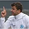 Kickers-Trainer Tomislav Stipic warnt vor  VfB-Stürmer Cacau. Foto: Pressefoto Baumann