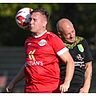  Späte Entscheidung für Herten: Julian Jäger (SVH II, rechts) mit Maximilian Engel (FC Wallbach) | Foto: Gerd Gründl