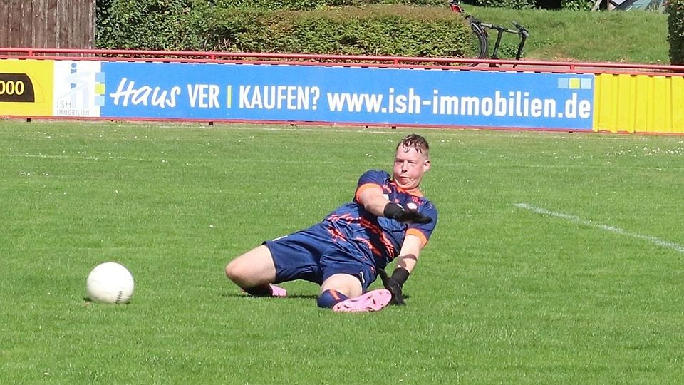 Wiepenkathens Keeper Pascal Lobin hielt seine Mannschaft mit starken Paraden im Spiel.