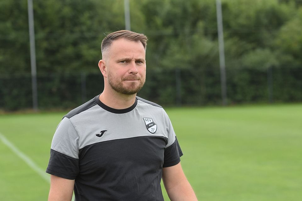 Erlebt keinen guten Hinrundenabschluss mit seinem Team: Przemek Czapp, Trainer des SC Verl II. Erlebt keinen guten Hinrundenabschluss mit seinem Team: Przemek Czapp, Trainer des SC Verl II.