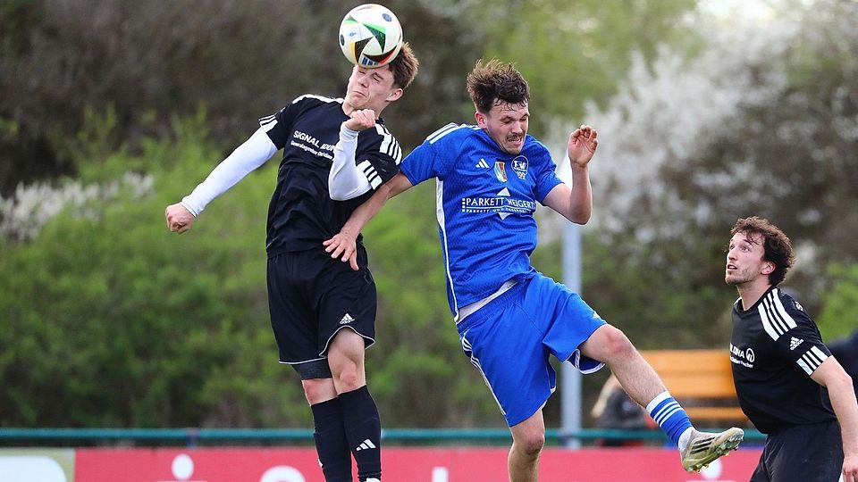 In der Kreisliga 2 droht Undorf (in Schwarz) und Beratzhausen (Blau) die Abstiegs-Relegation.