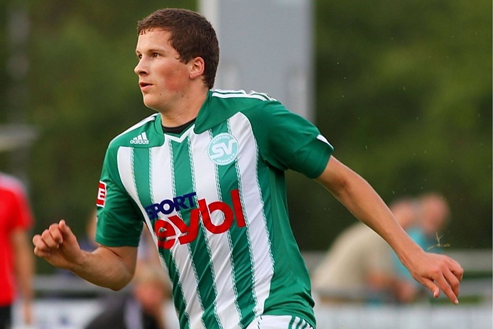 Die U-23 des SV Schalding-Heining - im Bild Christian Resch - gewann das Spitzenspiel gegen den TSV Grafenau mit 2:1  Foto: Werner Grübl