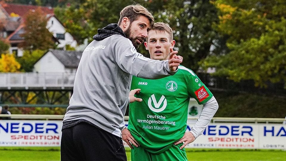 David Romminger (links) macht die Arbeit mit der Ramspauer Mannschaft Spaß. Nun sagte er für eine weitere gemeinsame Saison zu.