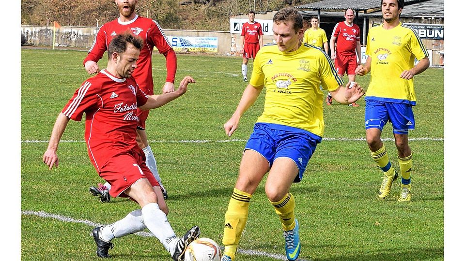 Aufbau Parchim (gelb) landete gegen Plau einen wichtigen Sieg im Kampf um den Klassenverbleib. Foto: Thomas Zenker