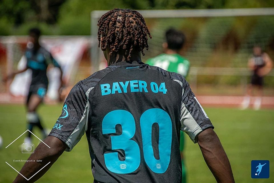 Bayers U19 spielt groß auf.