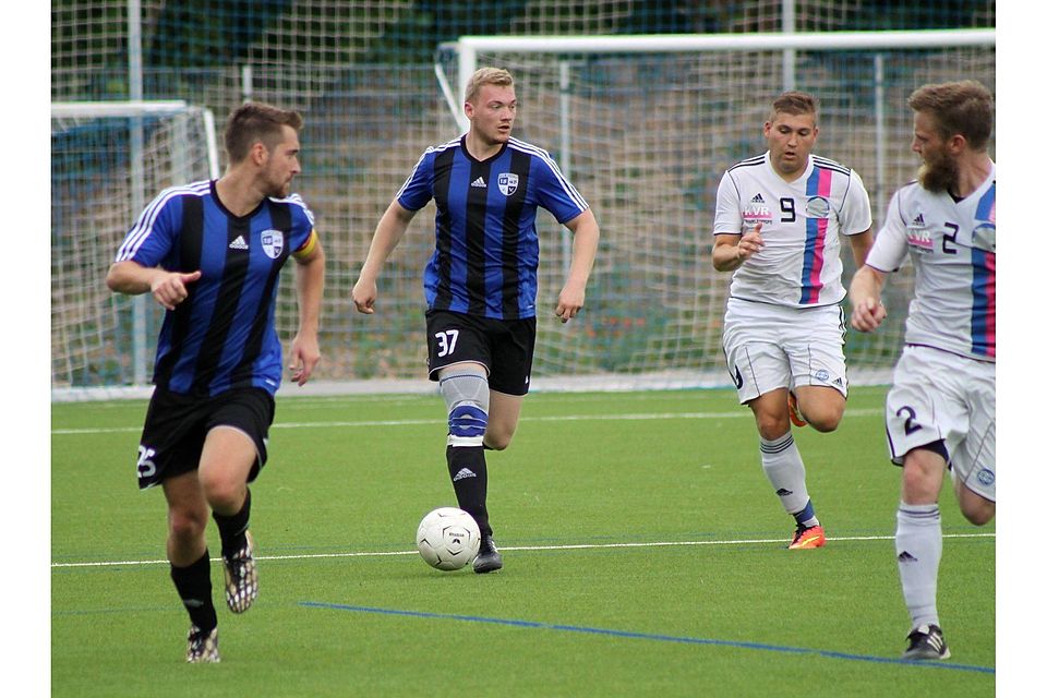 Dem Spitzenreiter auf den Folgen: Der VfL Frei-Weinheim bleibt Tabellenzweiter. F: Mandy Scholz