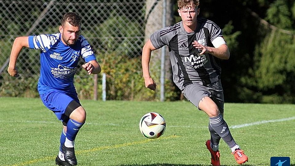 Die "22er" aus Zwiesel, um Kapitän Maximilian Kreuzer (re.) treffen am kommenden Sonntag auf den punktgleichen Tabellenführer aus Riedlhütte.