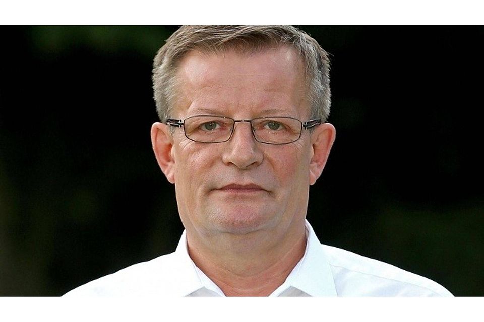 Hamborns Reserve-Coach Hans Herr. Foto: Volker Nagrazus.