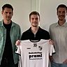 Tim Hirschauer (Mitte) mit den beiden neuen SVN-Coaches Fabian Burmberger (re.) und Kilian Schwarzmüller (li.) 
