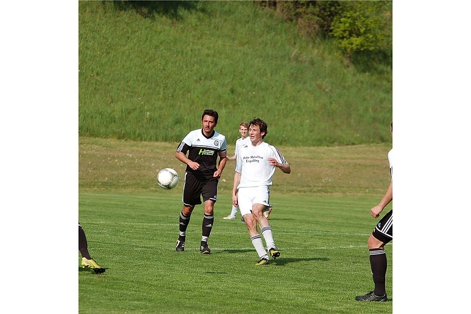 Aiglsbach (in schwarz) bleibt der Krösus der Kreisliga.  Foto: Archiv