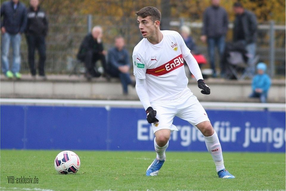 VfB-Pechvogel Jose-Enrique Rios Alonso erzielte im Spiel beim 1. FC Kaiserslautern ein Eigentor und besiegelte damit die erste Auswärtsniederlage der Stuttgarter U17-Junioren. F: Lommel