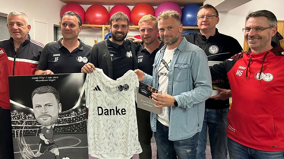  Alfred Hingerl (Dritter von rechts) wurde im offiziellen Rahmen verabschiedet.