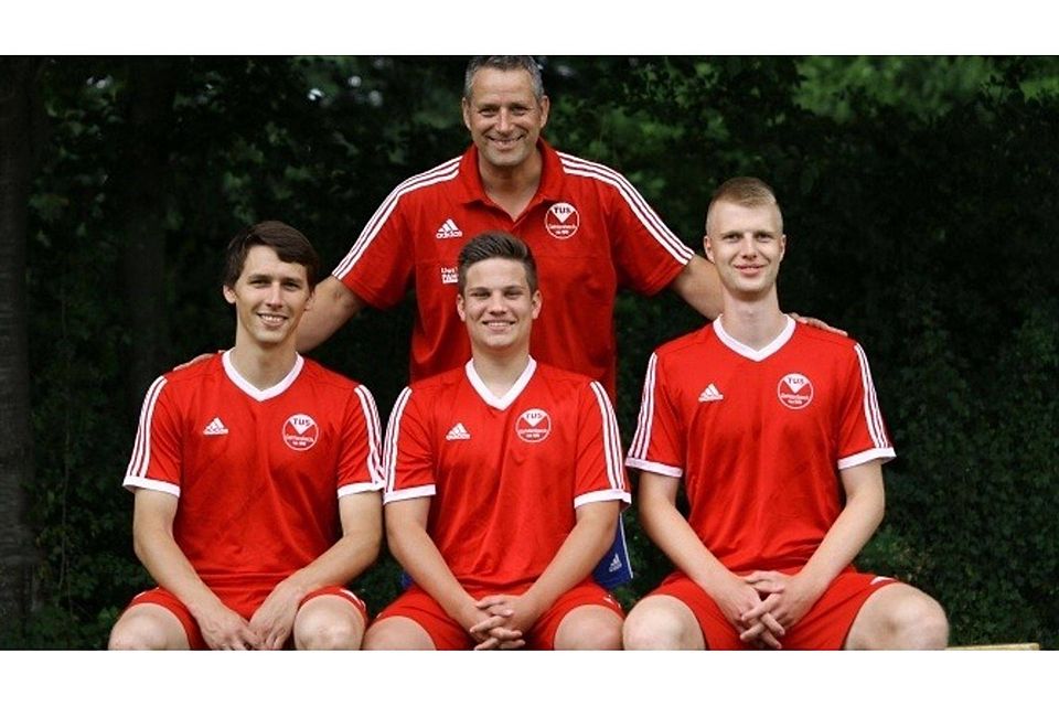 Der Trainer und die Neuen: Christoph Kämper (hinten) mit Malte Jan Schnau, Simon Keiser und Kilian Ramroth.