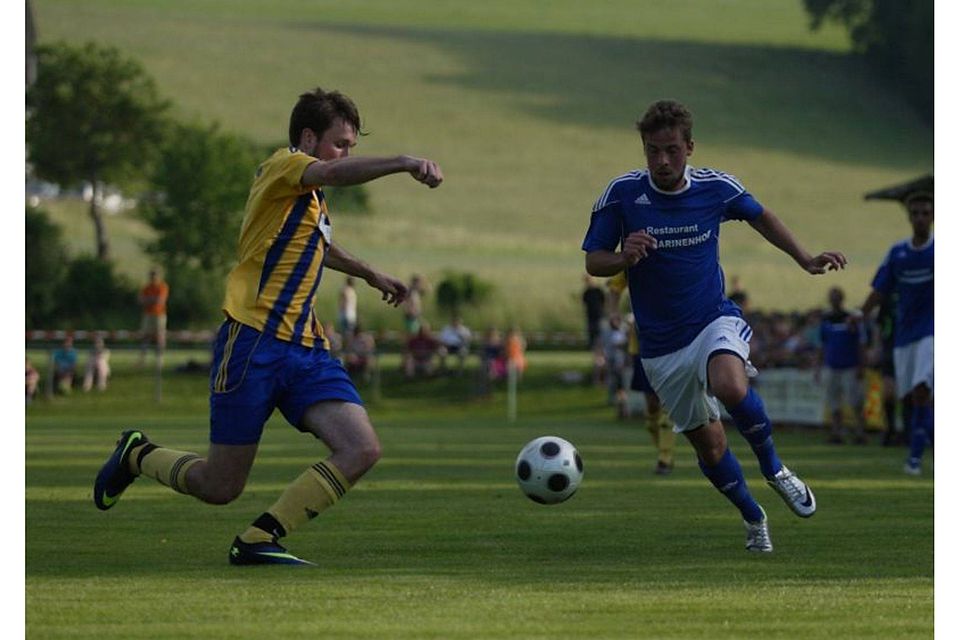 Erst im zweiten Durchgang erwachte Wenzenbach und feierte am Ende den Aufstieg. F: Ebentheuer