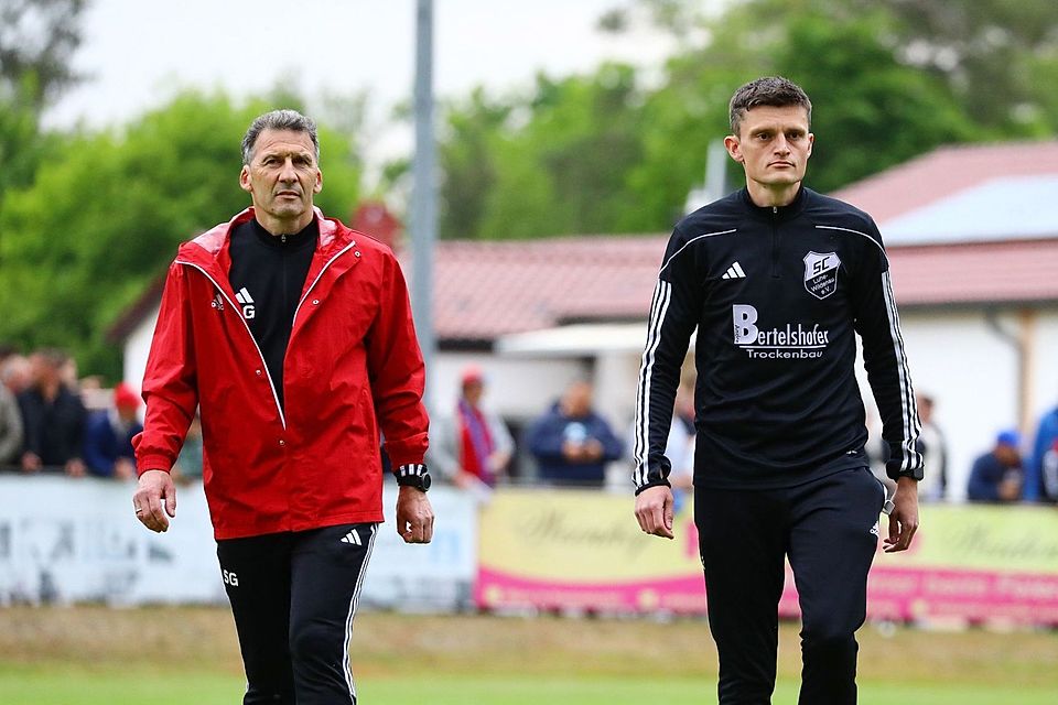 Stehen auch nächste Saison auf der Wildenauer Kommandozentrale: Cheftrainer Benjamin Urban (rechts) und Co-Trainer Stefan Grünauer.