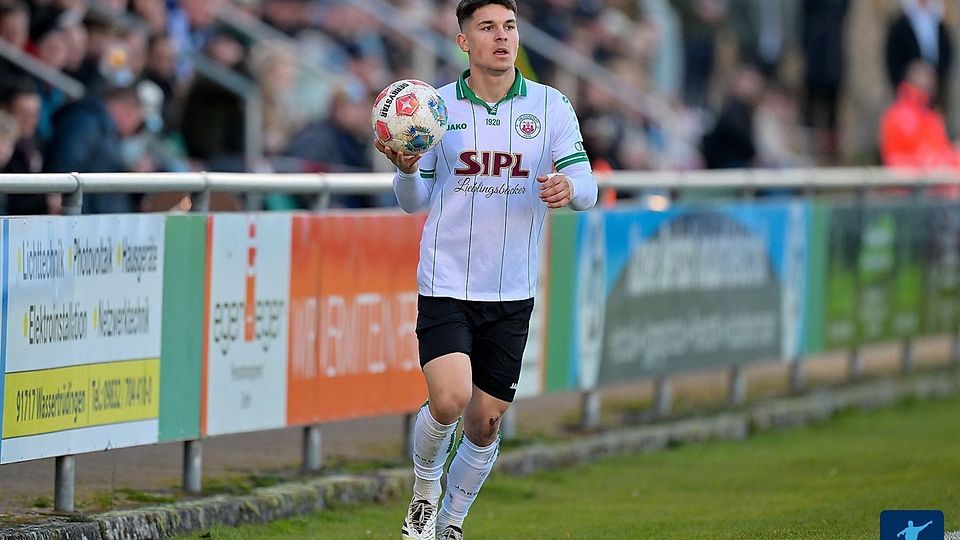 Eichstätts Lorenz Rachinger ließ richtig einen vom Stapel und traf volley aus rund 30 Metern in den Winkel.