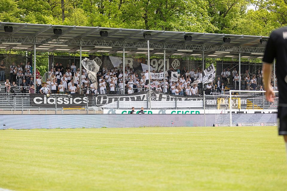 Der Fanblock des VfR gibt alles. VfR Aalen vs. FC Rot-Weiss Koblenz, Fussball, Regionalliga Suedwest, 33. Spieltag, Saison 2022/2023, 20.05.2023