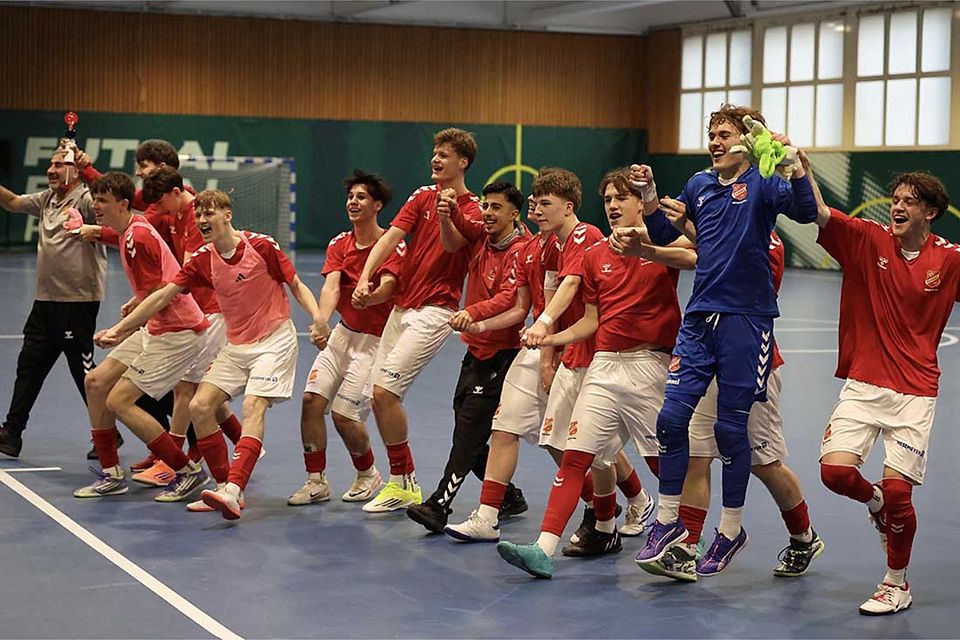 Der SV Eichede jubelte über den dritten Platz bei der deutschen Meisterschaft im Futsal. Der SV Eichede jubelte über den dritten Platz bei der deutschen Meisterschaft im Futsal.