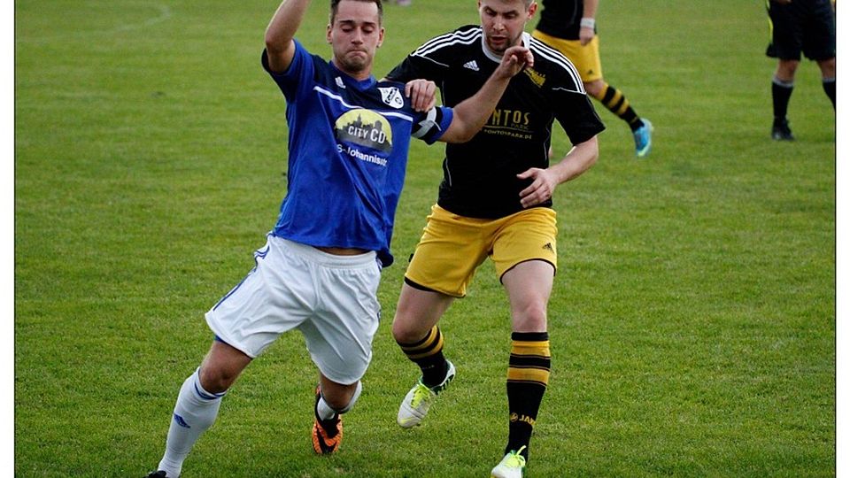 Nicht zu halten? Doch - Lüstringen II gelang es zuletzt, die Eintracht in blau zu stoppen. Foto: Bernd Seyme