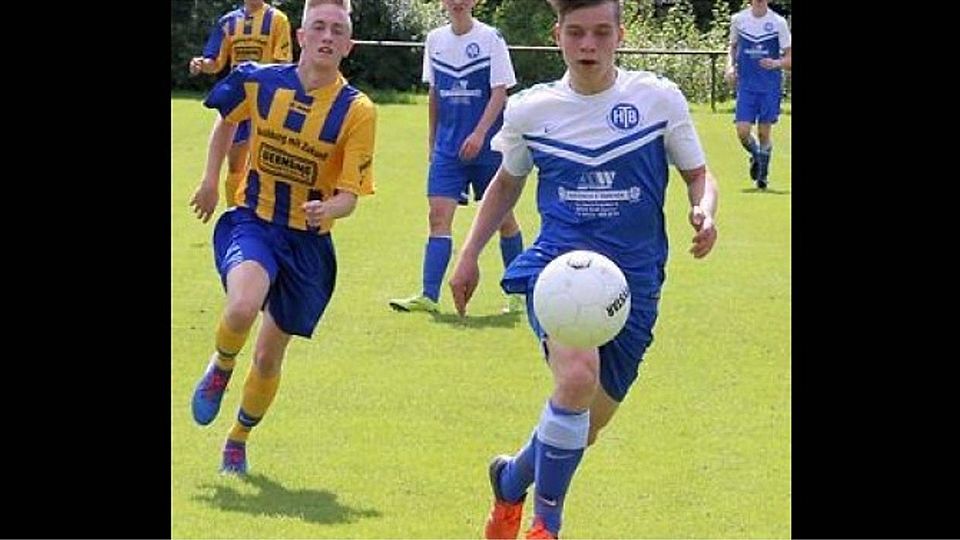 Dem Gegner enteilt: Die A-Junioren der SG  DHI Harpstedt  um Jan Taute (am Ball)  gewannen  gegen die  SG Essen/Bevern/Bunnen Ellen Kranz