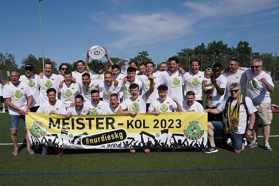 So sehen Sieger aus: Die SKG Bickenbach sicherte sich die Meisterschaft in der Kreisoberliga Darmstadt/Groß-Gerau und spielt in der kommenden Saison erstmals in der Gruppenliga. 	
