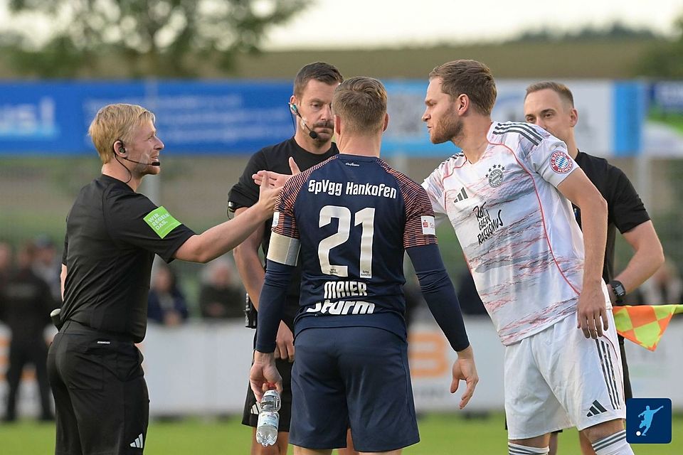 Benno Schmitz (rechts): Ein Spieler, der selbst den Weg von der Säbener Straße bis in die Champions League gegangen ist und nun zeigt, dass Erfolg primär auf Beständigkeit und taktischer Disziplin fußt.