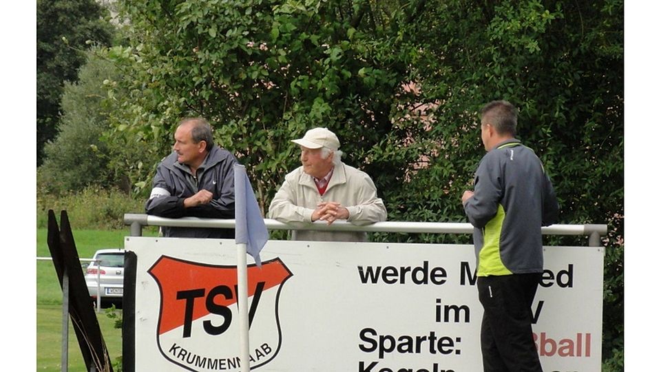 Die Fans vom TSV Krummennaab mußten sich mit einer 1:3 gegen den neuen Tabellenführer DJK Weiden abfinden. Foto: Christof Bartl