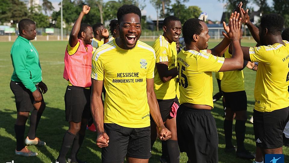 Der SV Kamerun feiert Sieg gegen Wixhausen