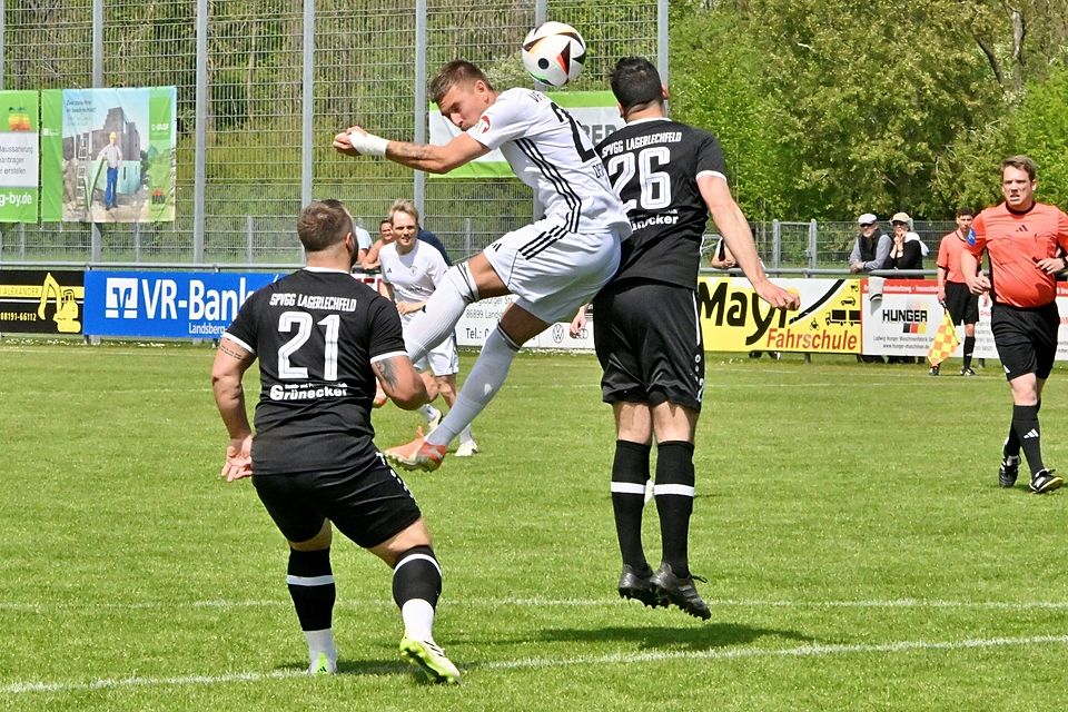 Manuel Detmar (weißes Trikot) erzielte für die Kauferinger den Siegtreffer gegen Lagerlechfeld. Manuel Detmar (weißes Trikot) erzielte für die Kauferinger den Siegtreffer gegen Lagerlechfeld.
