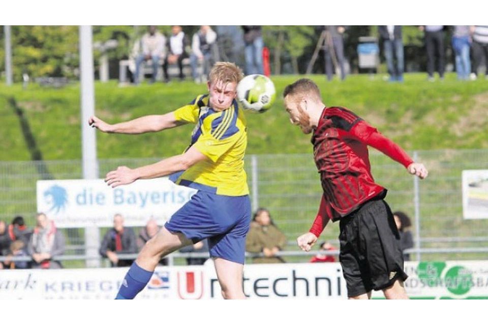 Mit zwei Toren gegen den SV Lohmar sicherte Neuzugang Robin Brummenbaum (l.) seinen Nümbrechtern drei Punkte.Foto: Giesen
