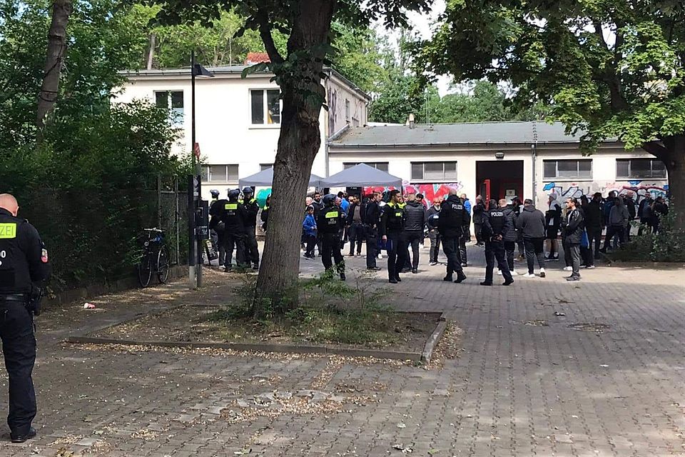 Polizisten am Berliner Poststadion