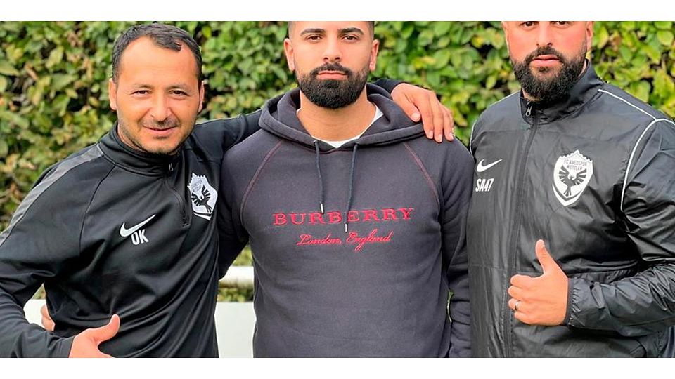  Etliche Transfers hat Sindar Aka, hier rechts im Bild, für den FC Amedspor Wetzlar eingetütet. Das hat sich nun geändert. (© FC Amedspor Wetzlar) 