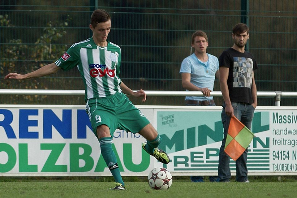 Der SV Schalding-Heining III um Torschütze Marcel Bogner feierte beim Gastspiel in Neukirchen v.W. einen 3:1 Erfolg. F: Hönl