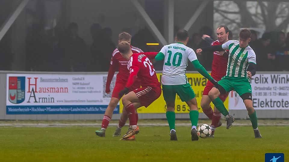 Der TSV Karpfham (grün-weiße Spielkleidung) ließ den SV Schöfweg im Kreispokal-Viertelfinale klar mit 3:0 abblitzen 