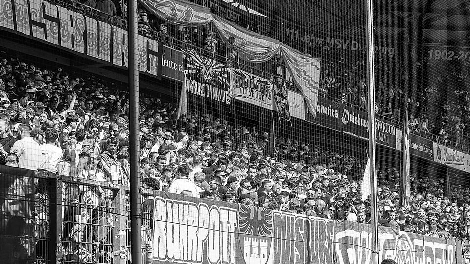 Der Fan des MSV Duisburg, der während des Finales im Niederrheinpokal am Sonntag einen Zusammenbruch erlitt, ist im Krankenhaus verstorben.
