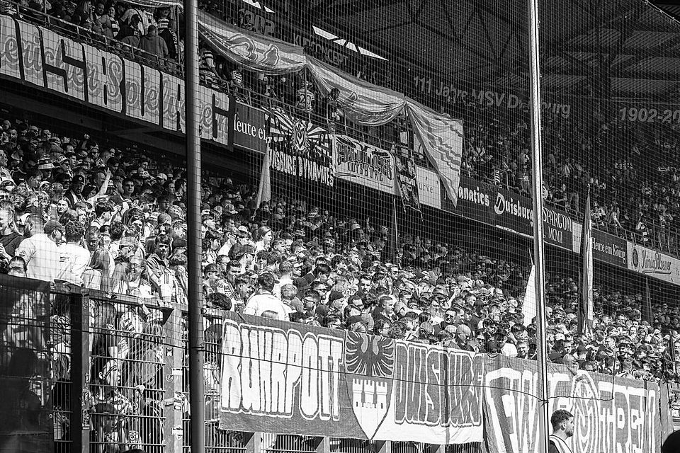 Der Fan des MSV Duisburg, der während des Finales im Niederrheinpokal am Sonntag einen Zusammenbruch erlitt, ist im Krankenhaus verstorben.