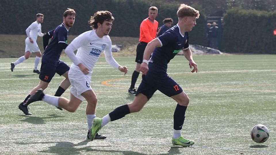 Laurenz Skrabalek (re.) war zuletzt für den SC Borea Dresden am Ball.