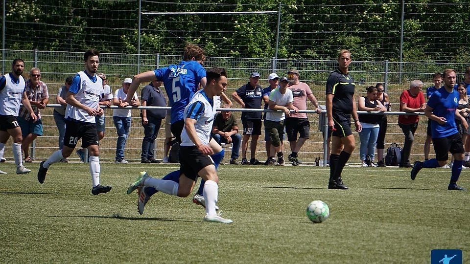 In der Liga (wie hier bei den in blau gekleideten Igelern) dominierte Eintracht II - und will nun auch den Cup gegen Gusenburg holen