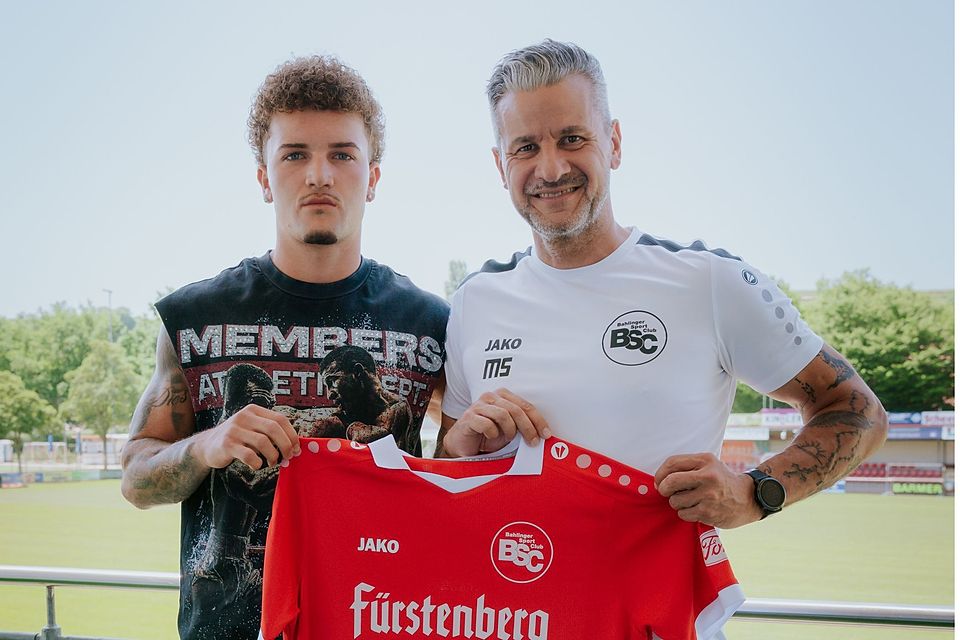 li. Fynn Lienert und re. der Cheftrainer des Bahlinger SC, Marco Schneider, zu sehen sind. li. Fynn Lienert und re. der Cheftrainer des Bahlinger SC, Marco Schneider, zu sehen sind.