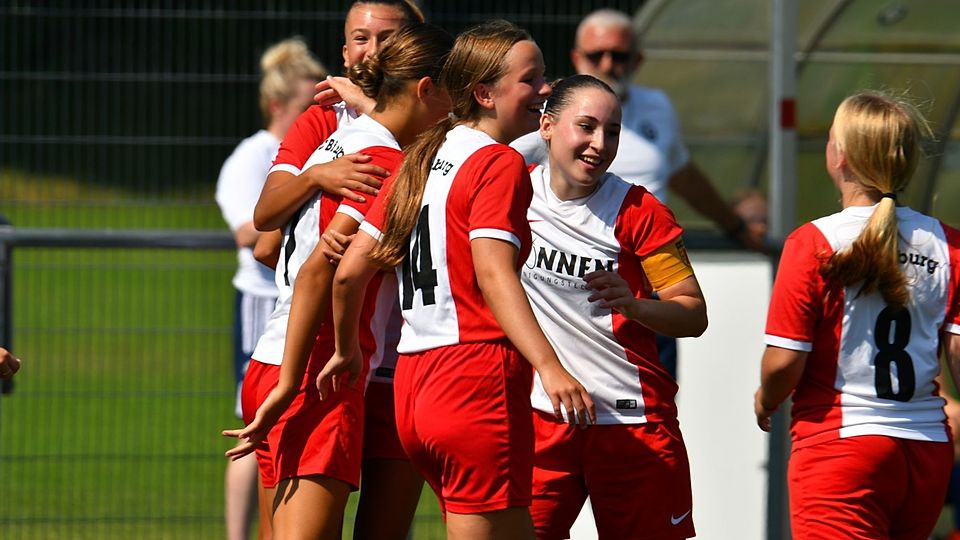 Jede Menge Grund zu jubeln hatten Bitburgs B-Juniorinnen im Heimspiel gegen Weitefeld-Langenbach.