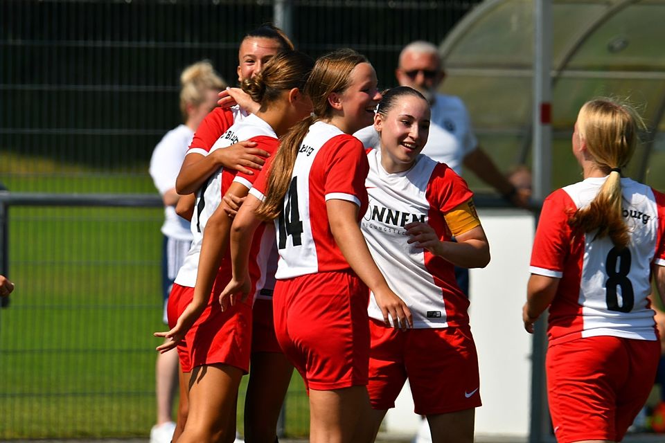 Jede Menge Grund zu jubeln hatten Bitburgs B-Juniorinnen im Heimspiel gegen Weitefeld-Langenbach.