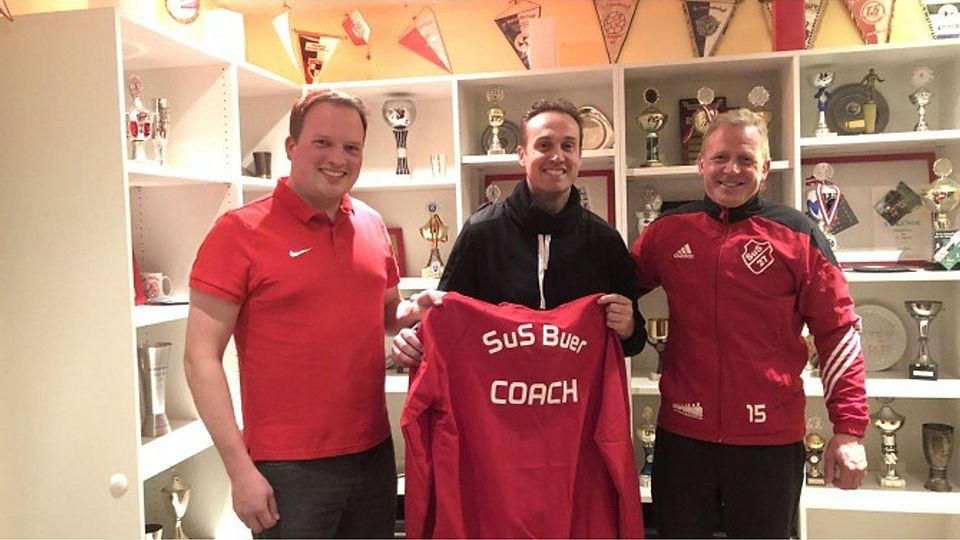Arbeiten an der sportlichen Trendwende beim SuS Buer: Sportvorstand Mirco Bredenförder, Trainer Dennis Spellbrink und Vorstandsmitglied Urs Bruning. F: SuS Buer