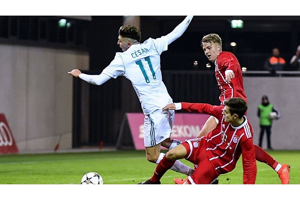 Josip Stanisic (vorne) hat sich für die DFB-Auswahl entschieden. Deshalb gibt es Gegenwind aus Kroatien. Sven Leifer Josip Stanisic (vorne) hat sich für die DFB-Auswahl entschieden. Deshalb gibt es Gegenwind aus Kroatien. Sven Leifer
