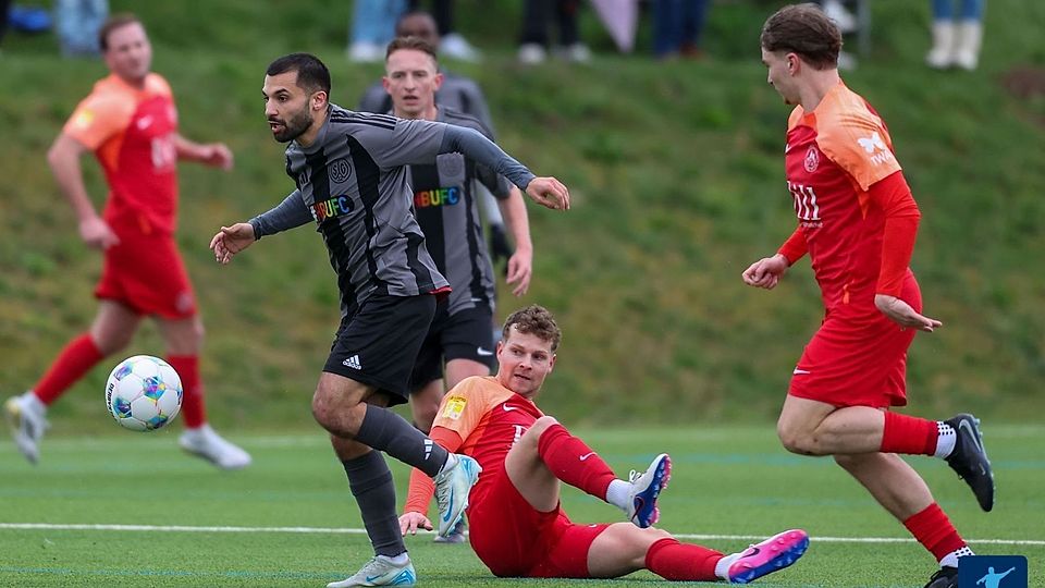 Die SG Walluf (in Grau) schaltete beim FC Ederbergland im Finish den Turbo ein. 