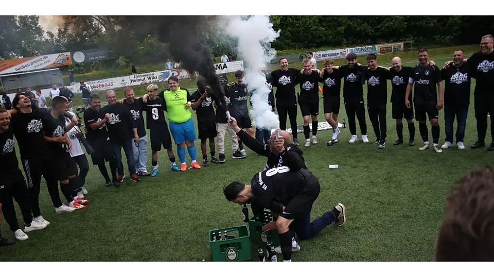 Der VfL Weidenhausen ist Meister der Fußball-Kreisliga A Biedenkopf und steigt in die Kreisoberliga Nord auf. Der VfL Weidenhausen ist Meister der Fußball-Kreisliga A Biedenkopf und steigt in die Kreisoberliga Nord auf. © Jens Schmidt
