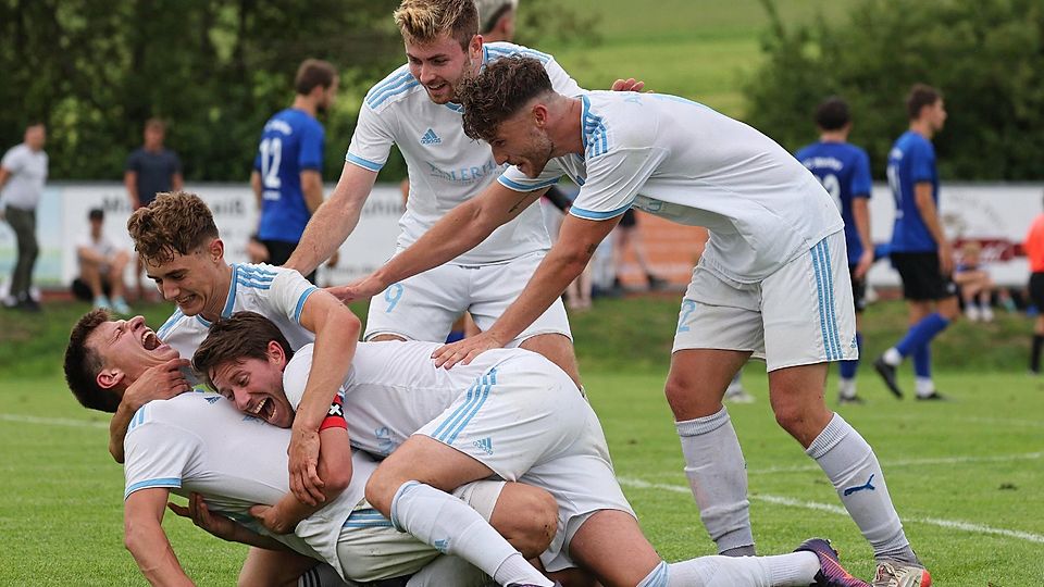 Unbändige Freude: Gleich sein erstes Bezirksliga-Spiel entschied der Aufsteiger ASV Habach für sich.