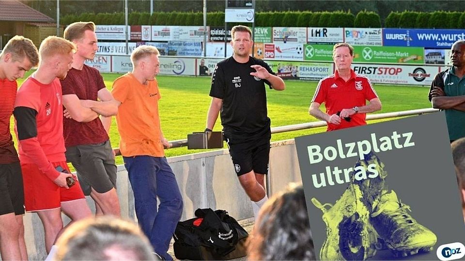 Im Kreis des neuen Teams: Björn Joppe (Mitte) in Bersenbrück.