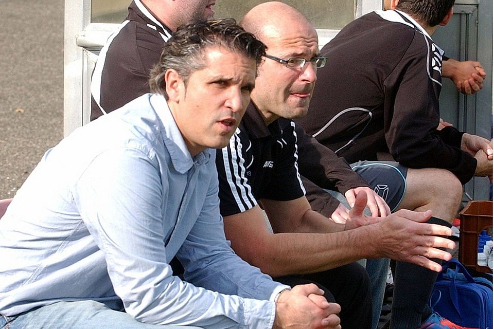 Alberto Méndez (li.) als Trainer des FC Amberg.