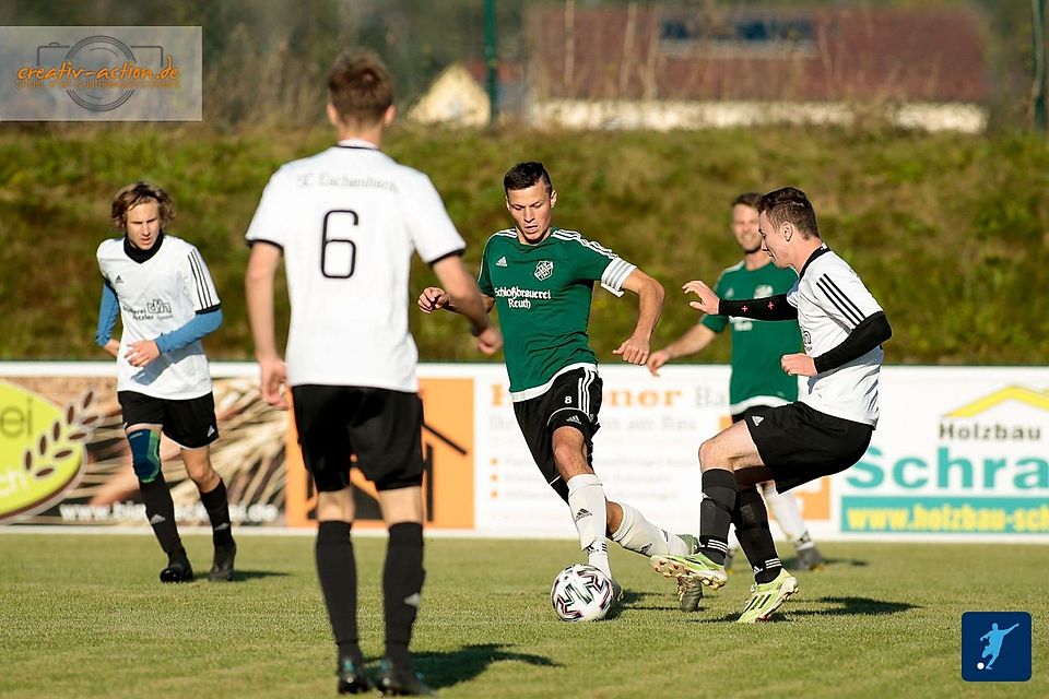 Mit einem Heimsieg gegen Meister TSV Reuth (grünes Trikot), will der SC Eschenbach (weißes Trikot) den Kampf um Platz 2 offen halten.